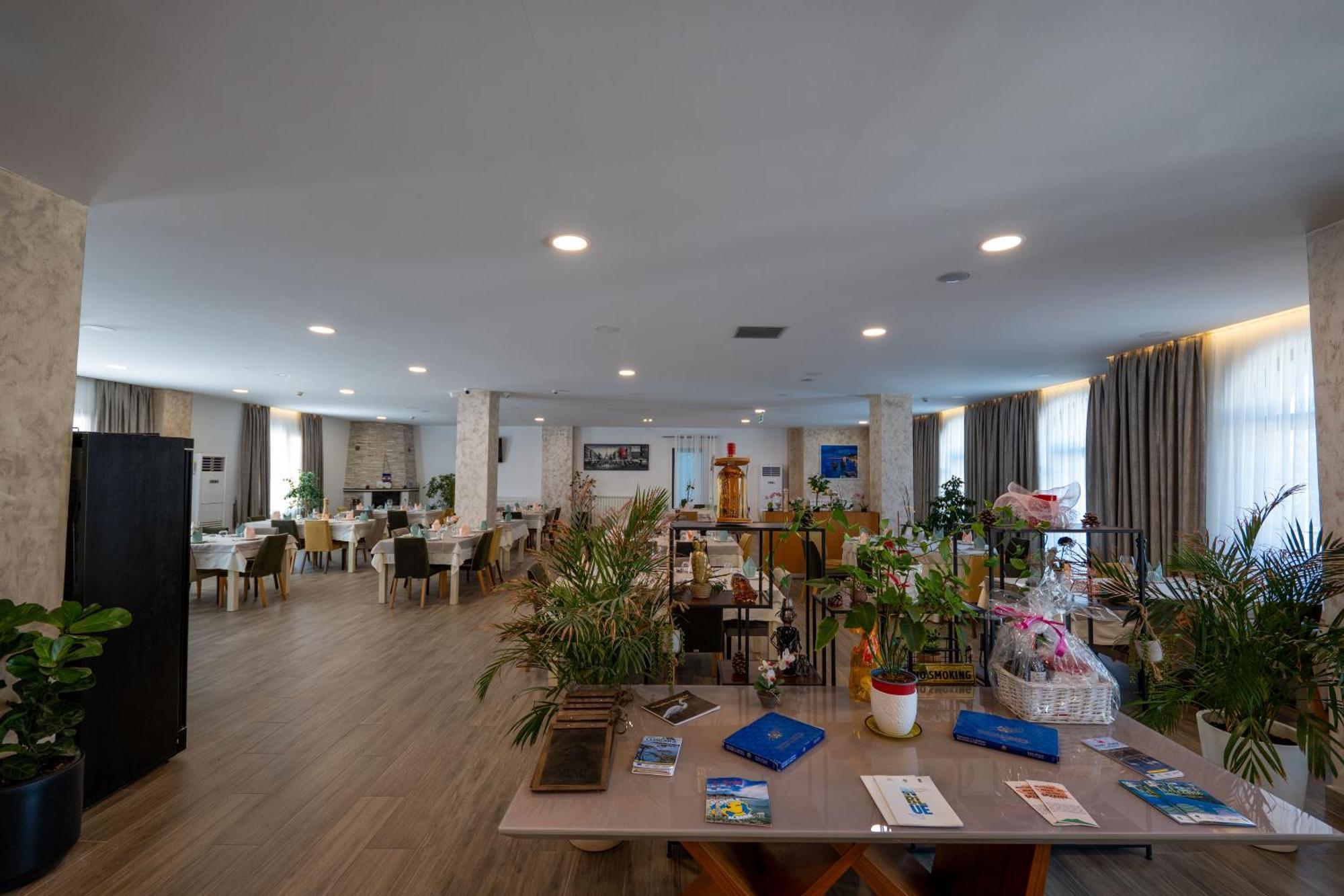 Acros Resort Vlorë Екстериор снимка